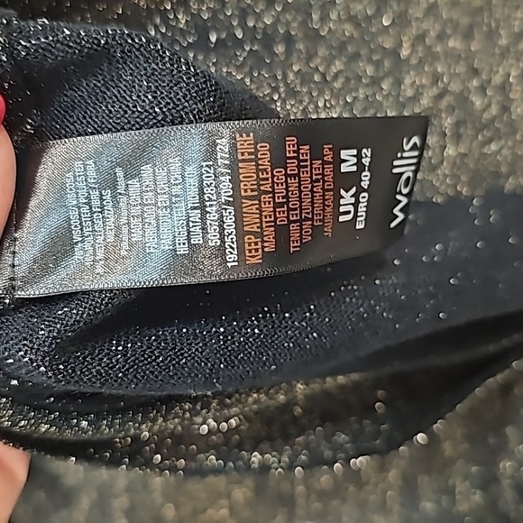 Wallis Black Gold Studded Cold Shoulder Mock Neck Tunic Sweater Top Size Medium - Picture 12 of 12